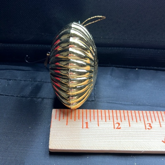 Set of 3 plastic gold colored Christmas ornaments - Picture 10 of 10